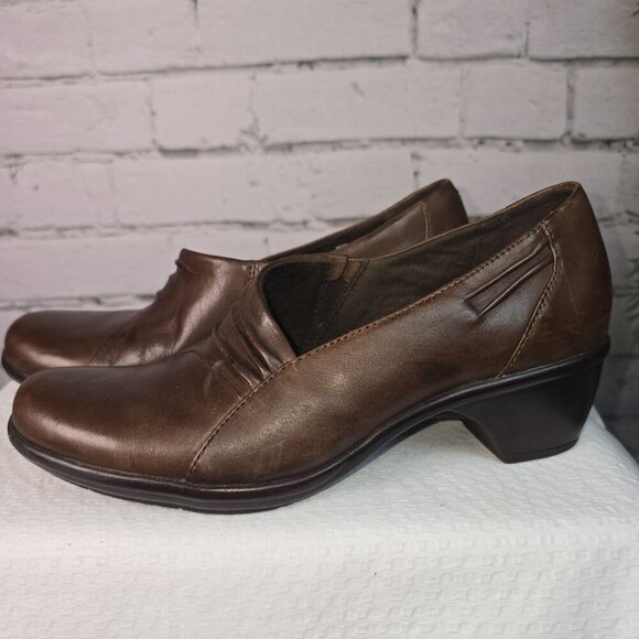 Clarks Shoes - CLARKS SHOES WOMENS FOXTROT RUCHING PUMP BROWN LEATHER CASUAL SIZE 8.5